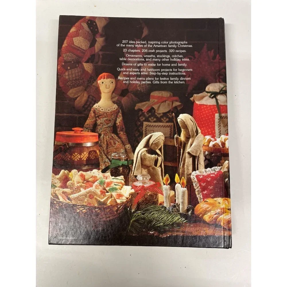 Better Homes and Gardens Treasury of Christmas Crafts &‎ Foods Hardcover